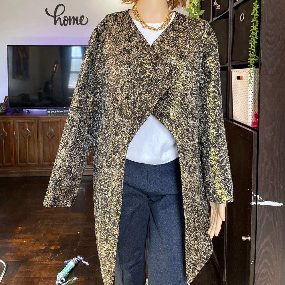 Black and gold jackets 🖤💫